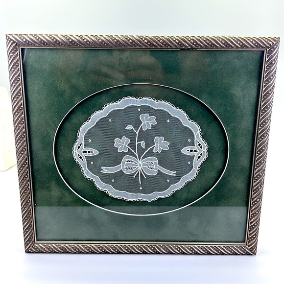 Carrickmacross Framed Lace - Picture 1 of 15